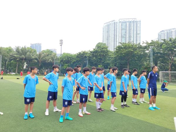 Động Lực ký kết hợp tác chiến lược với trung tâm bóng đá trẻ em young kids