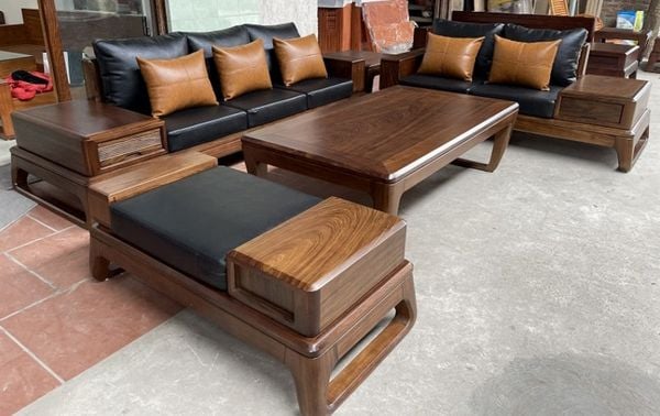 Bàn sofa gỗ óc chó mang bền đẹp và sáng bóng