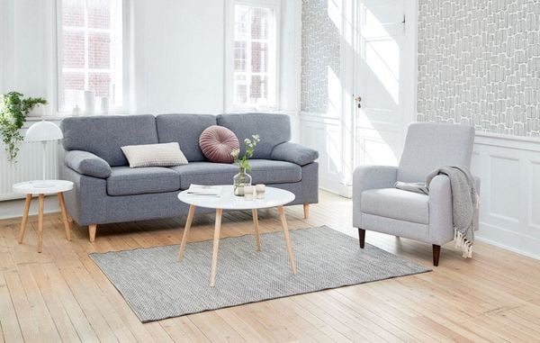 Bàn sofa gỗ tròn là lựa chọn tuyệt vời cho phòng nhỏ