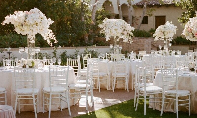 bàn tròn nhà hàng tiệc cưới đẹp
