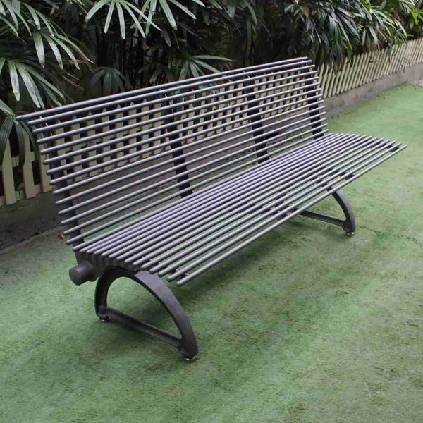 Ghế băng sân vườn bằng sắt sơn tĩnh điện có khả năng chịu lực tốt