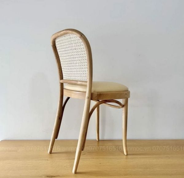 Chất liệu ghế Thonet 811 tựa vuông