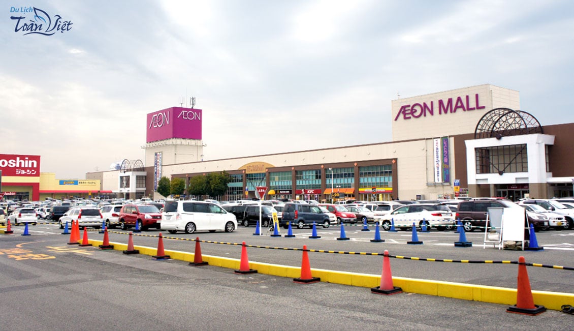 Du lịch Nhật Bản tham quan mua sắn tại Aeon Mall
