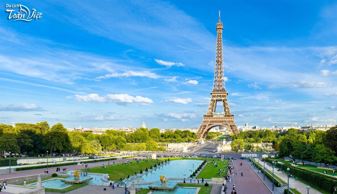 Tour du lịch châu Âu tháp Eiffel