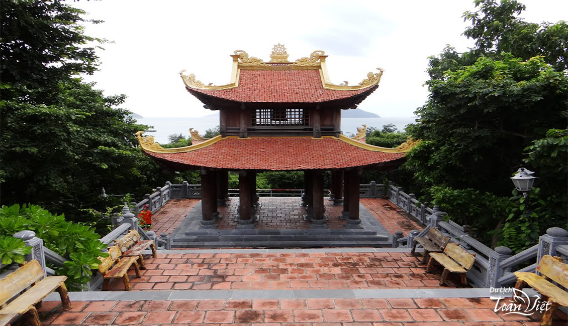 Tour Côn Đảo - Chùa Núi Một