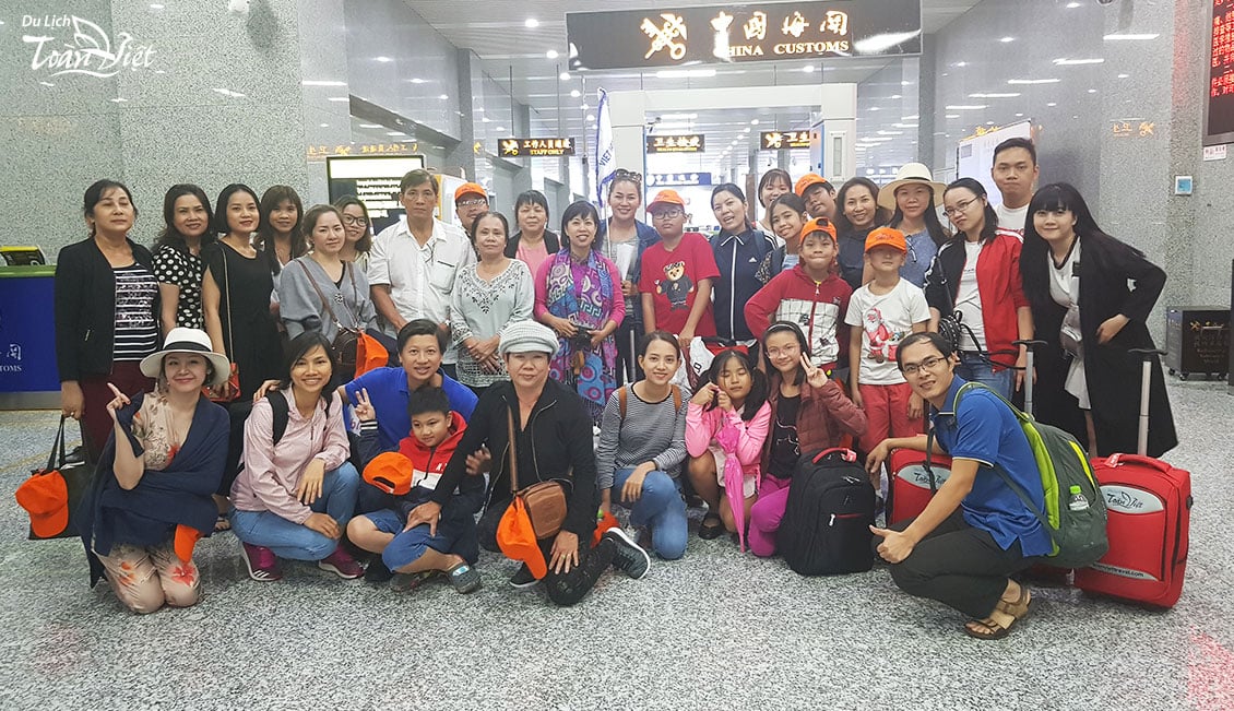 Tour du lịch Trung Quốc Trương Gia Giới Phượng Hoàng Cổ Trấn, đến sân bay Trương Gia Giới
