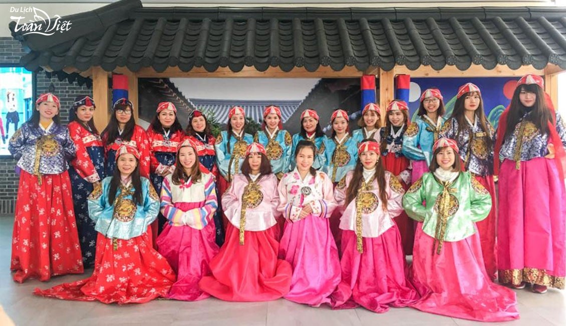 Du lịch Hàn Quốc  trải nghiệm mặc Hanbok