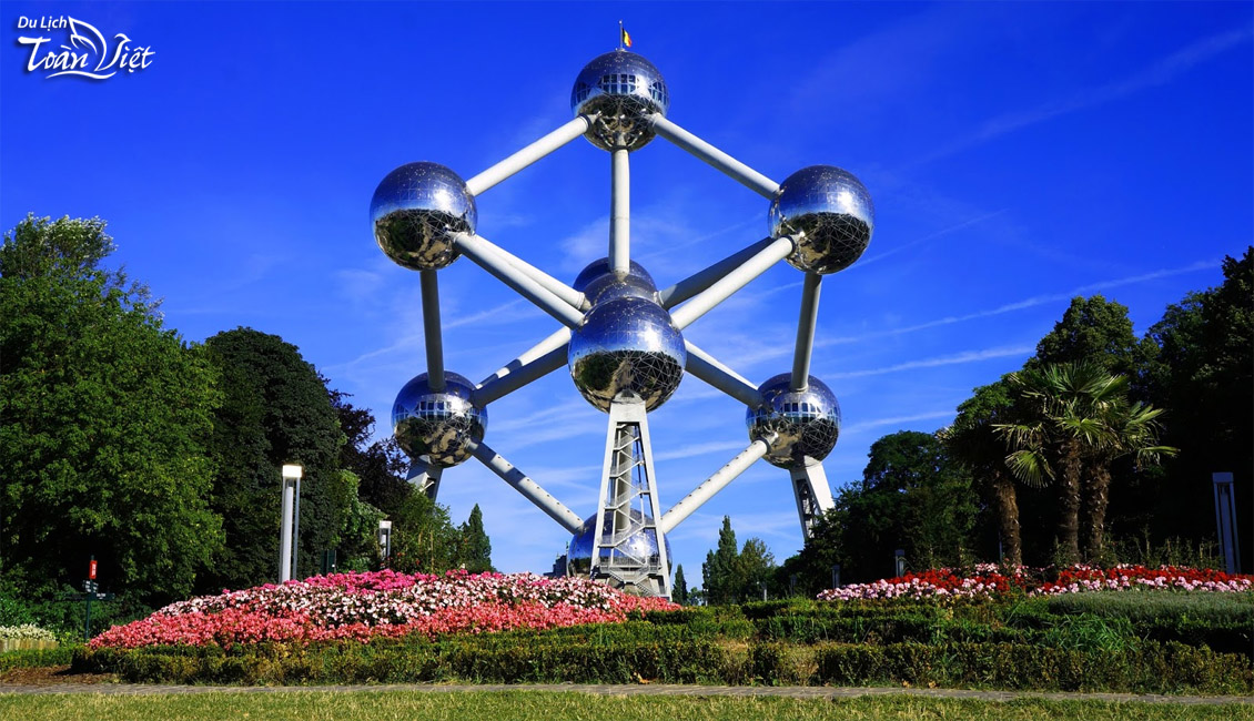 Tour du lịch châu Âu mô hình phân tử học Atonium