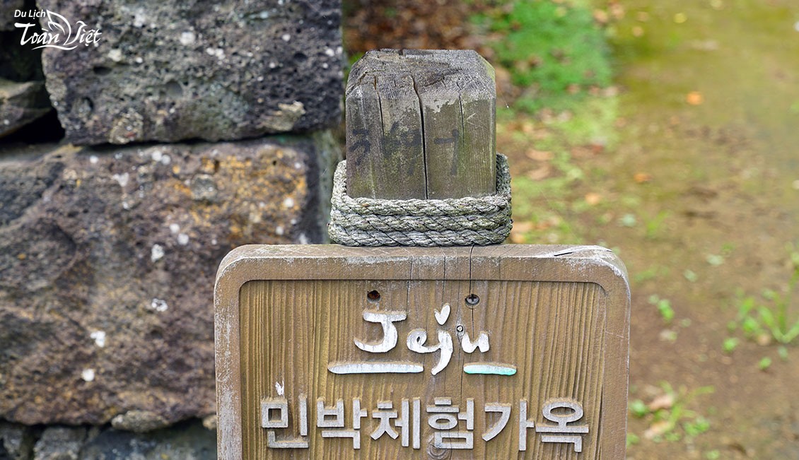 Du lịch Hàn Quốc đảo Jeju tham quan làng dân tộc Seongeup