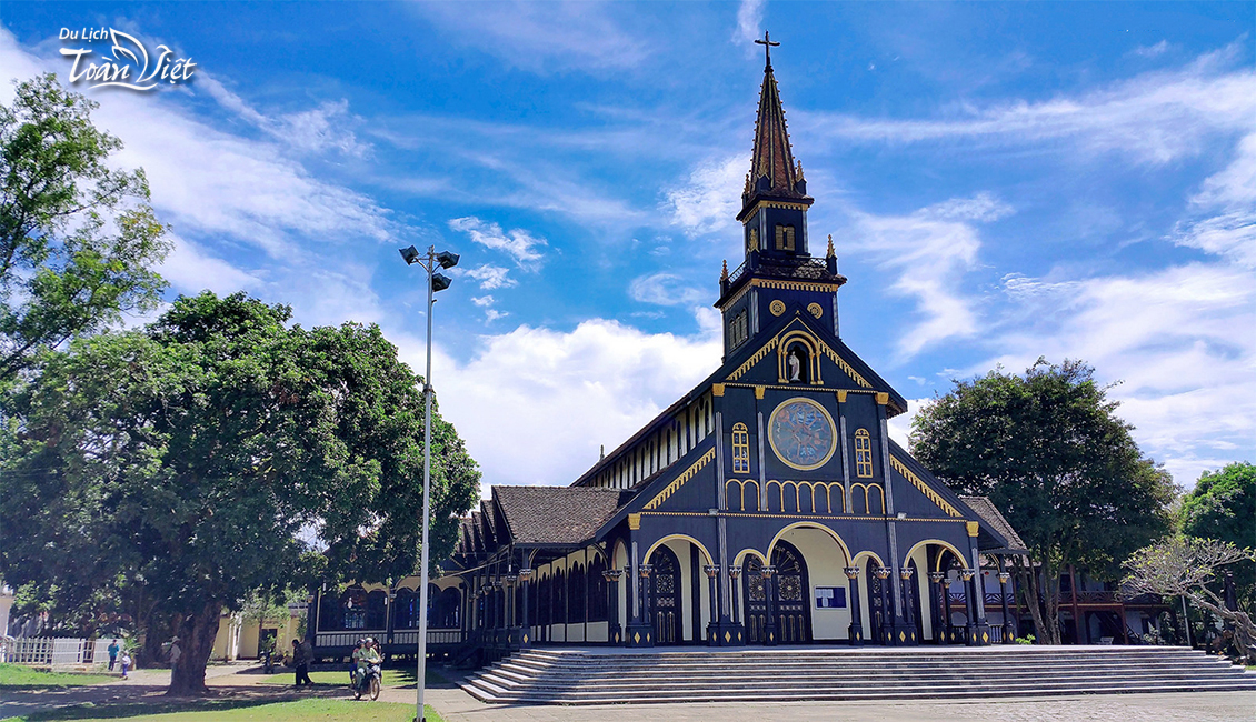 tour miền trung: hành hương đức mẹ la vang -  mẹ măng đen_nhà thờ gỗ kontum