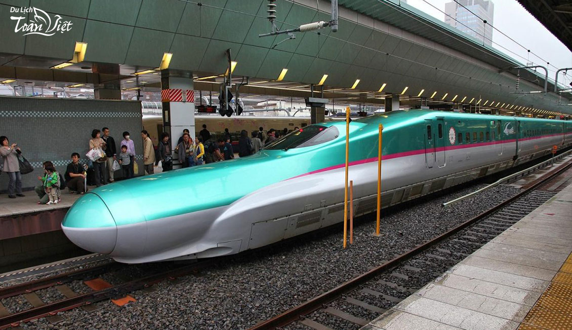 Du lịch Nhật bản trải nghiệm tàu điện siêu tốc