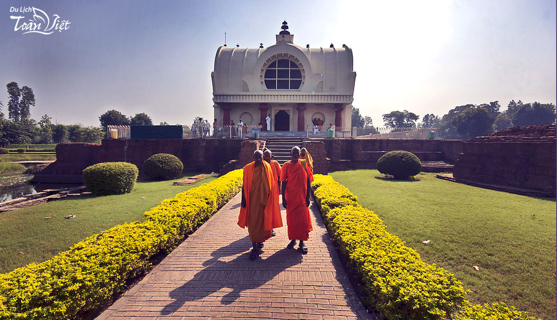 Tour du lịch Ấn Độ đền Đại Niết Bàn