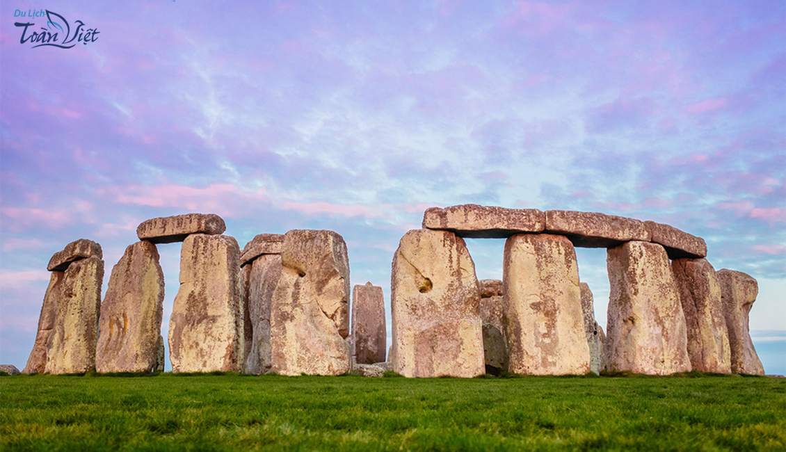 Tour du lịch Anh bãi đá cổ Stonehenge Site