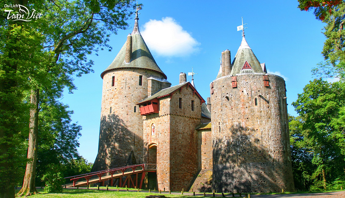 Tour du lịch Anh lâu đài cổ Castell Coch