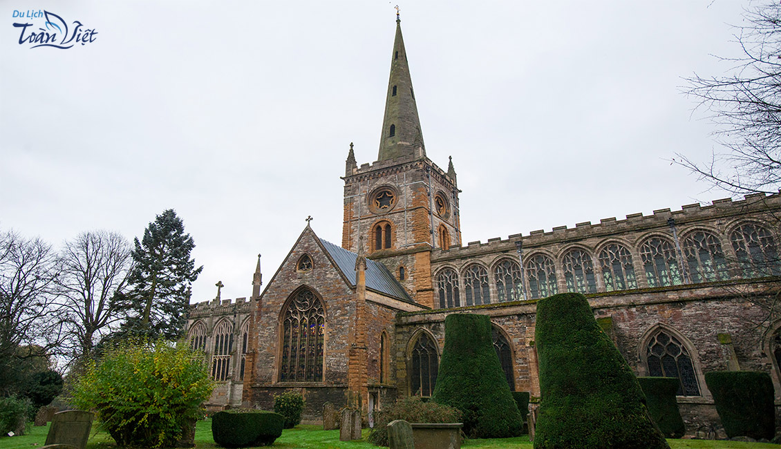 Tour du lịch Anh nhà thờ Holy Trinity