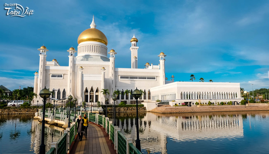 Tour du lịch Dubai thánh đường Hồi giáo Sultan Omar Ali Saifuddin