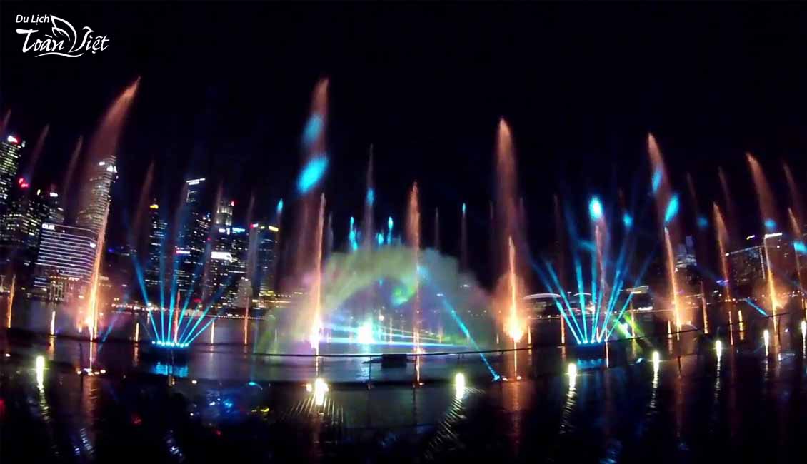 Tour Singapore Spectra light show