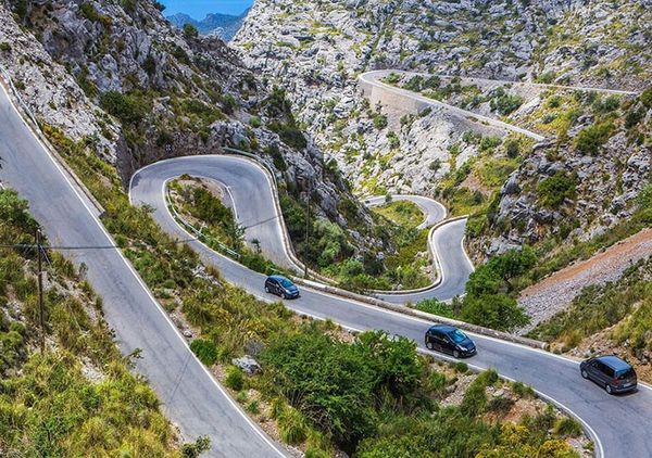 Kinh nghiệm lái xe ô tô số tự động lên xuống dốc