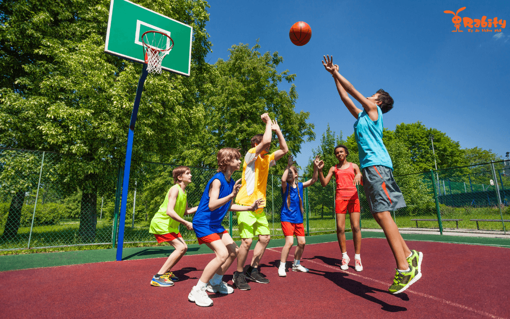Bóng rổ, bóng chuyền, cầu lông - môn thể thao tăng chiều cao thú vị