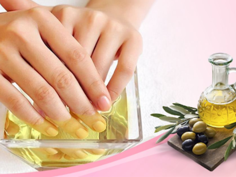 Dầu olive rất hiệu quả trong việc làm cho móng tay chắc khỏe