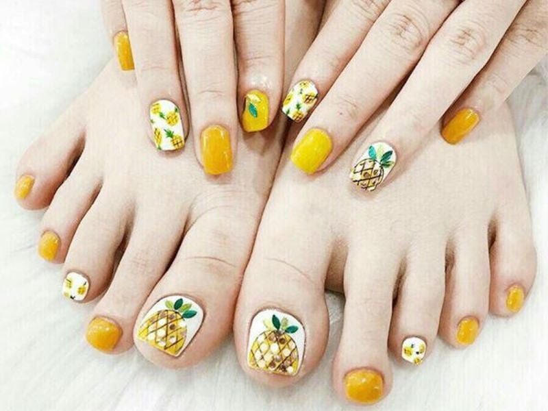 Mẫu nail chân họa tiết trái cây