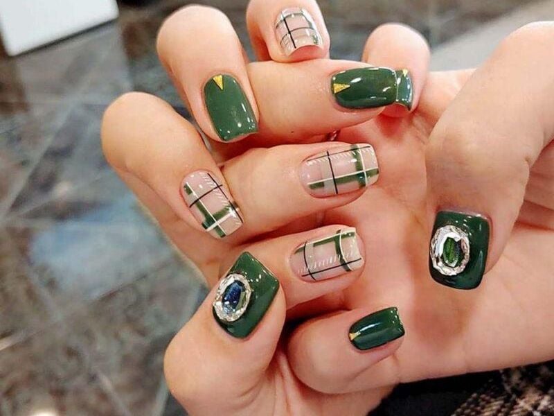 Mẫu nail caro xanh lá