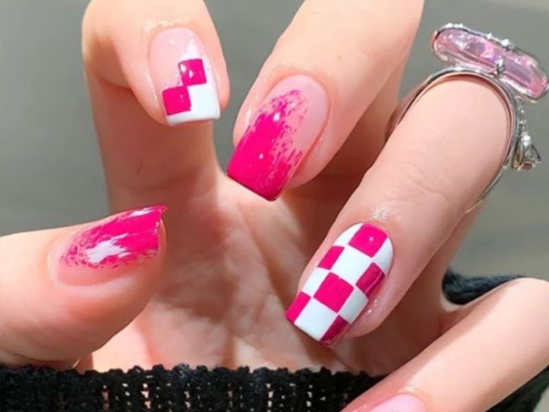 Mẫu nail caro hồng