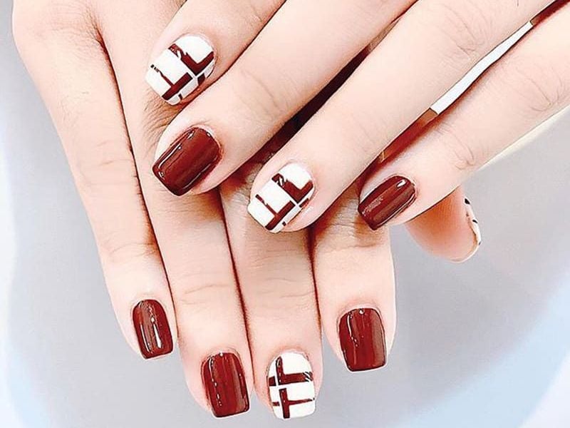 Mẫu nail kẻ sọc phá cách