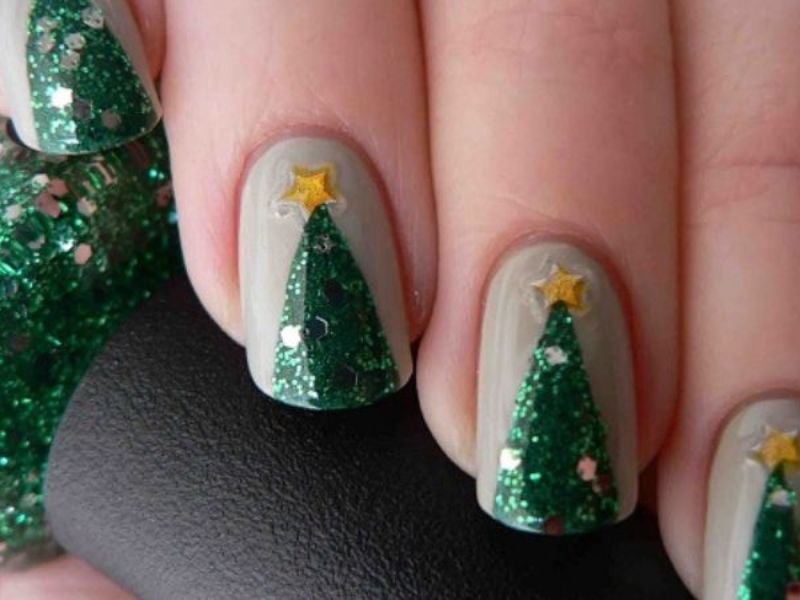 Nail cây thông Noel lấp lánh