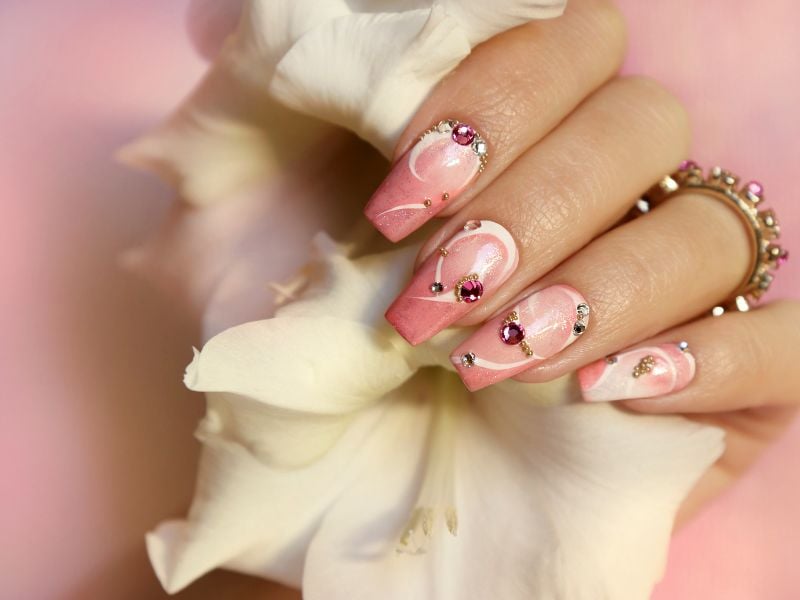 Nail ombre phù hợp cho người trung niên