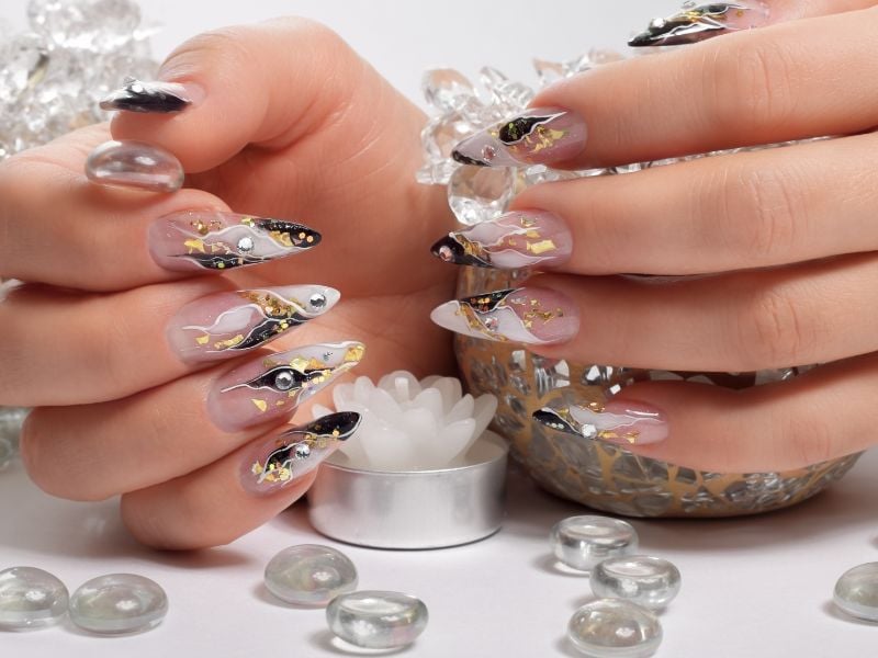 Nail ombre đính đá thu hút mọi ánh nhìn