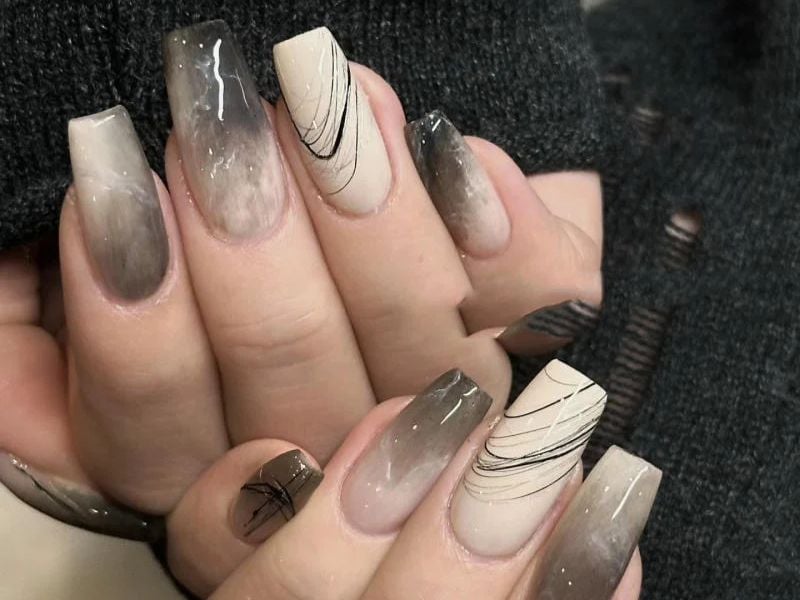 Nail ombre nhũ được nhiều người chọn lựa