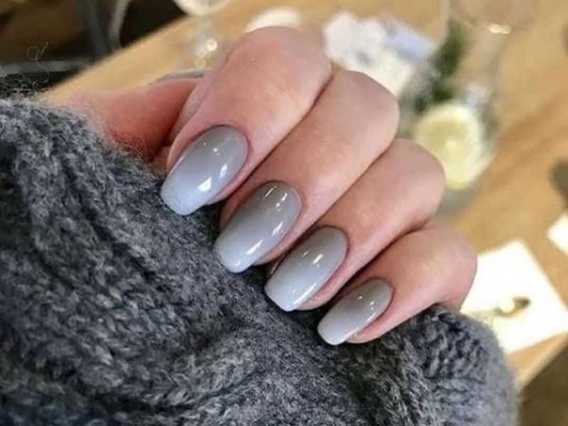 Nail ombre xám tinh tế