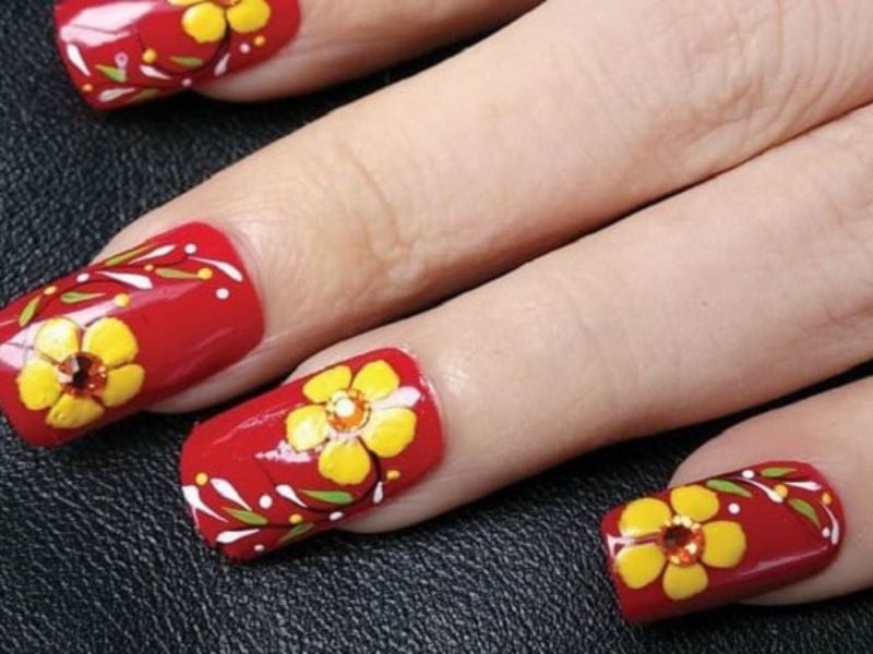 Mẫu nail hoa mai Tết