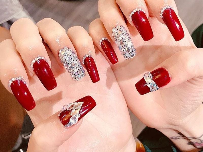 Mẫu nail đính đá dạ quang