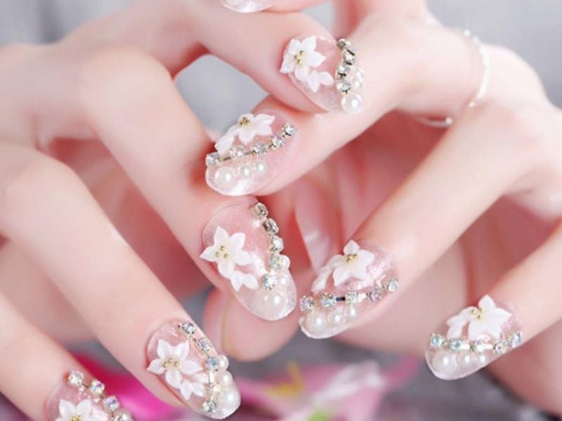 Mẫu Nail đính đá pha lê Swarovski