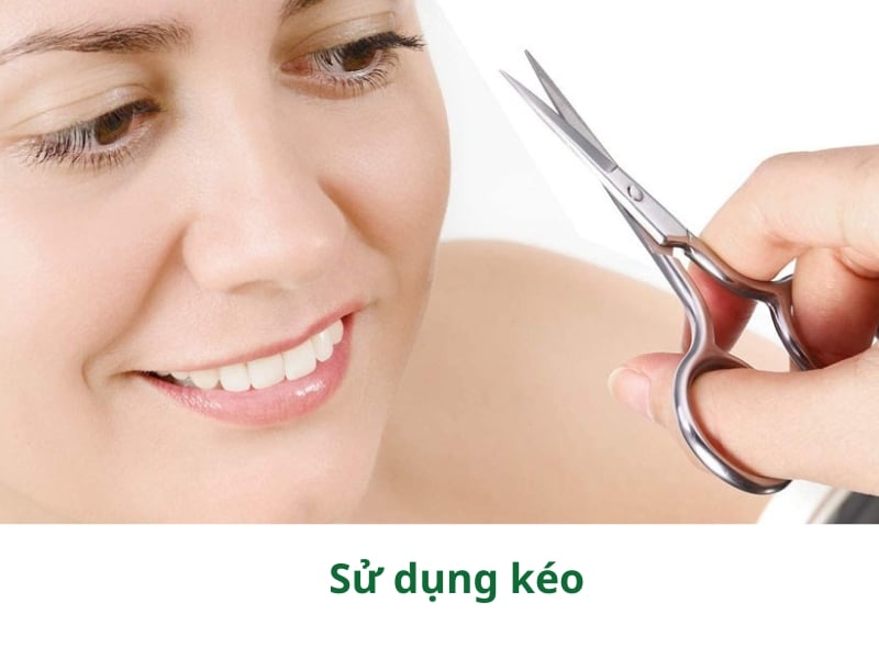 Sử dụng kéo cắt tỉa lông mũi