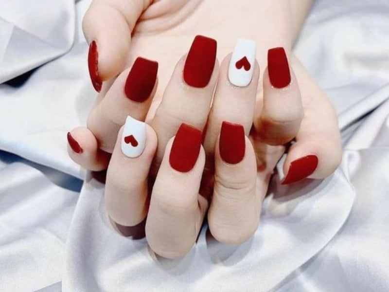 Mẫu nail màu đỏ quyến rũ