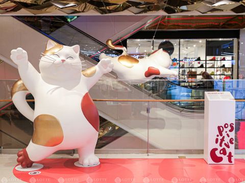 Mãn nhãn với triển lãm nghệ thuật sắp đặt The positive Cat tại Lotte Department Store