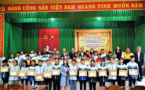 NS2PC: Trao học bổng cho 132 học sinh vì “Bạn xứng đáng”