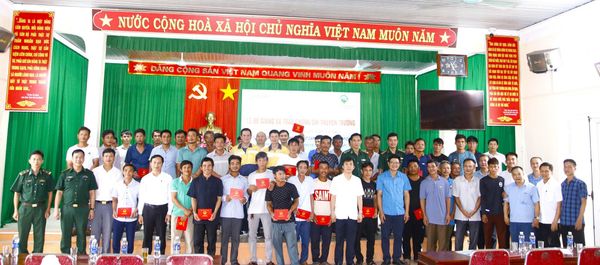 70 Ngư dân xã Hải Hà được nhận chứng chỉ thuyền trưởng hạng 3