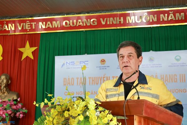Nghi Son Fishermen Join Hands with the Government to Remove the EU 