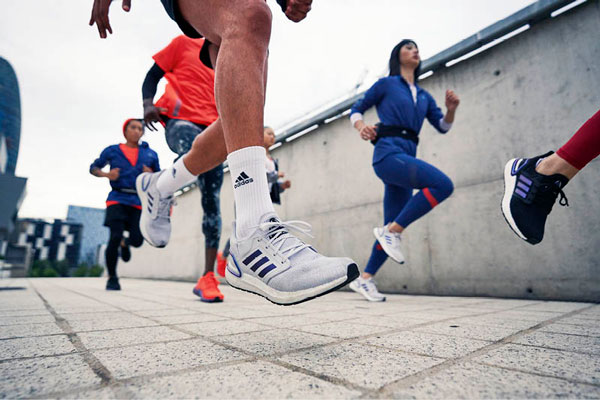 Top 5 đôi giày chạy bộ Adidas tốt nhất - 'đối thủ' đáng gờm của Nike