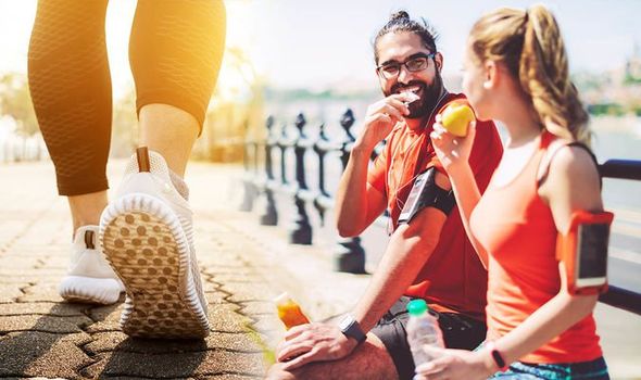Tất tần tật về cách ăn uống trước, trong và sau khi chạy bộ?