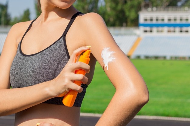 Kem chống nắng có cần thiết khi chạy bộ không?