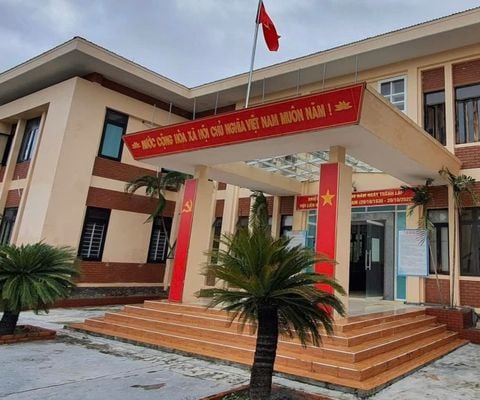 UBND Xã Vĩnh Hưng Hiện Đại Hóa Dịch Vụ Với Hệ Thống Information Kiosk Từ ComQ