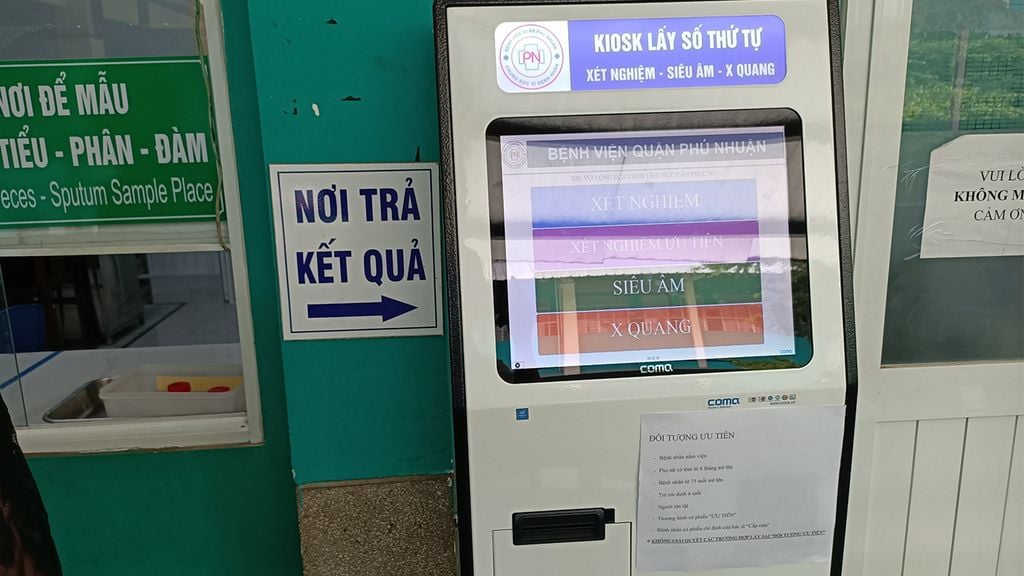 kiosk lay so thu tu benh vien phu nhuan