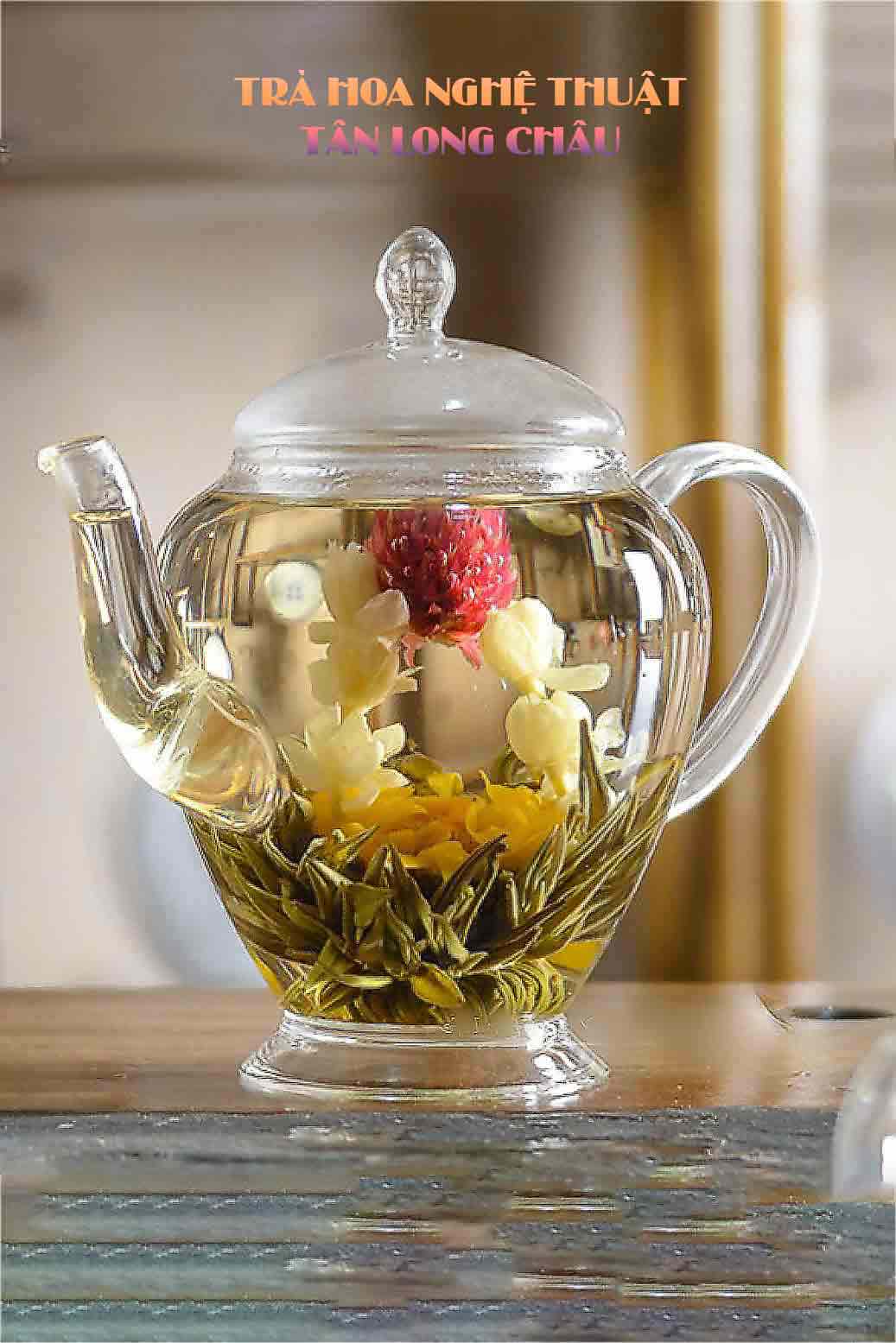 Một bình trà hoa nghệ thuật tuyệt đẹp