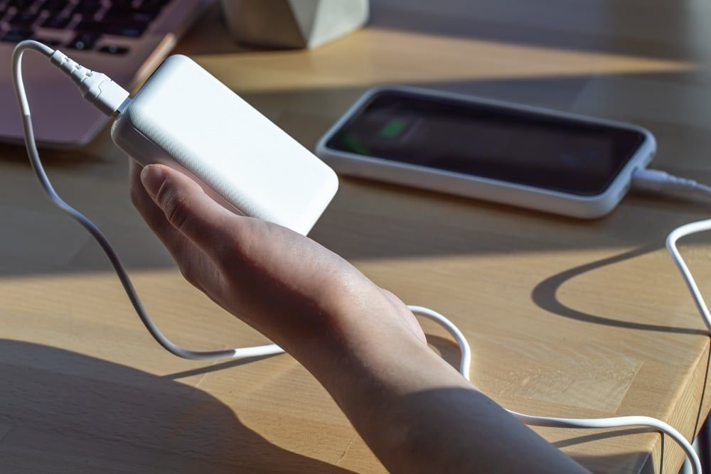 Có Nên Sử Dụng Sạc Dự Phòng Không?