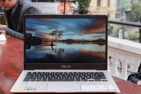 Laptop ASUS VivoBook S14 S410UN-EB279